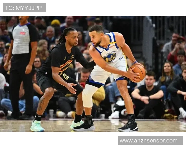 勇士与雷霆常规赛巅峰对决精彩回顾与赛季展望