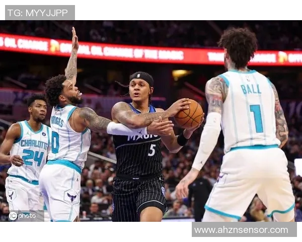 NBA黄蜂与魔术精彩对决全场回放及赛后精彩点评分析